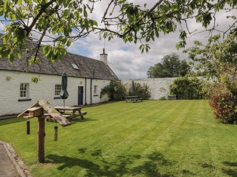 Cottage | Outdoor dining