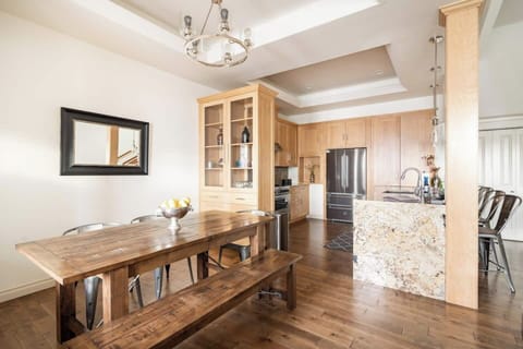 Enough room for large family dinner, or catering event.