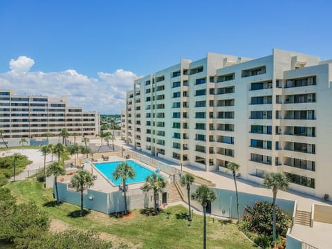 2 bedroom 2 bath waterfront condo, Heated pool