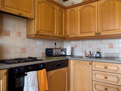 Kitchen and dining area | Estuary View, Porthmadog