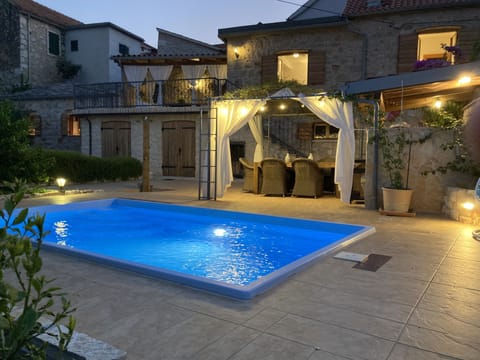 Il Melograno by night
