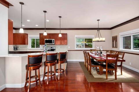 Dining room and counter bar