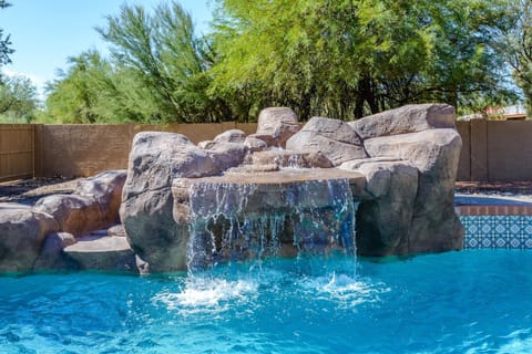 House, 4 Bedrooms | Pool