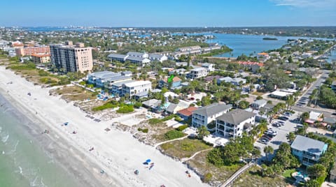 Condo (marked by green arrow) is a 2 minute walk to the 8th Ave beach access