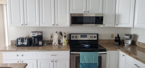 Kitchen with fully equipped. 