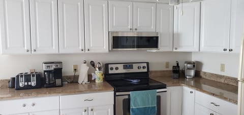 Kitchen with fully equipped. 