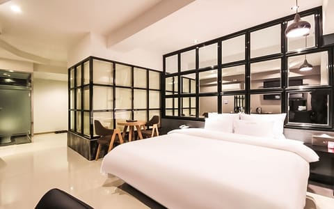 Premium Double Room | Premium bedding, pillowtop beds, free minibar, desk