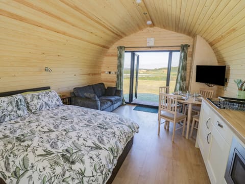 1 bedroom, individually decorated, individually furnished, free WiFi