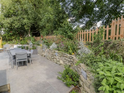 Cottage | Property grounds