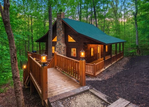 Hunter's Retreat, from Walkway Entrance