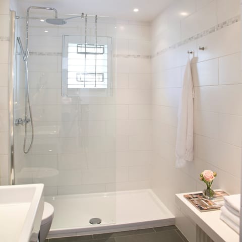 Rainfall showerhead, hair dryer, slippers, towels