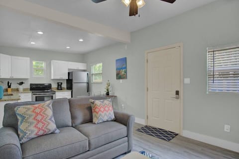 DETACHED COTTAGE LIVING ROOM