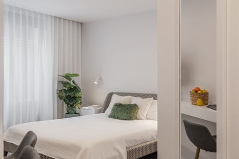 Bedroom with a double bed 