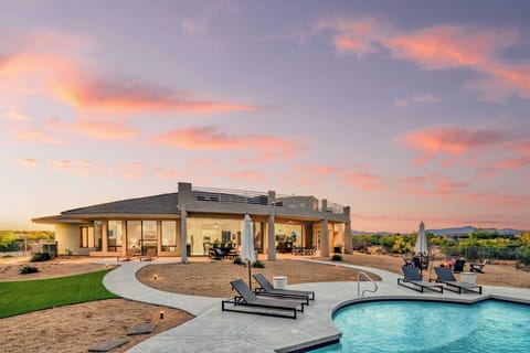 House (4 Bedrooms) | Front of property