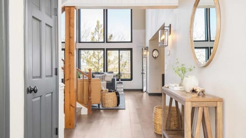 House (6 Bedrooms) | Interior