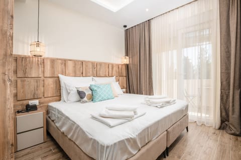 Deluxe Double or Twin Room | In-room safe, blackout drapes, free WiFi, bed sheets