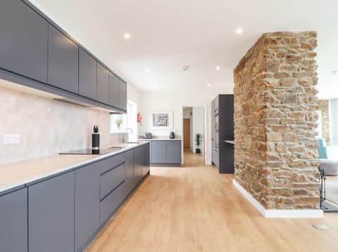 Fridge, dishwasher, electric kettle, toaster