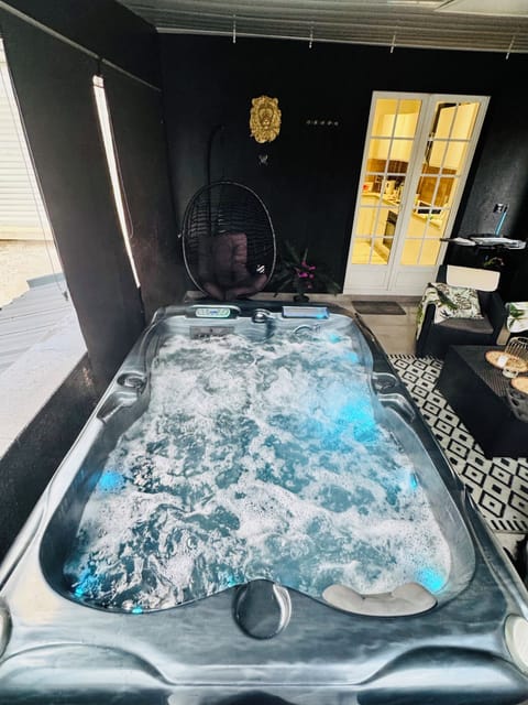 Indoor spa tub