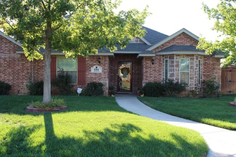 Wonderful, quiet home in nice neighborhood.