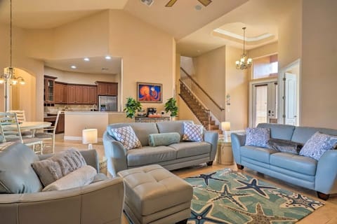 Open floor plan, tasteful furniture in living room!