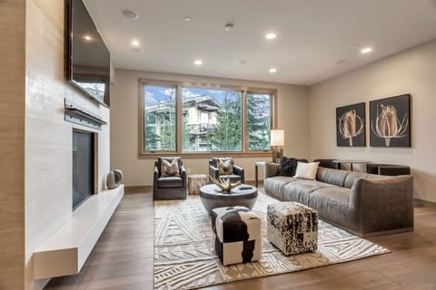 Furniture, Living Room, Room, Indoors, Flooring