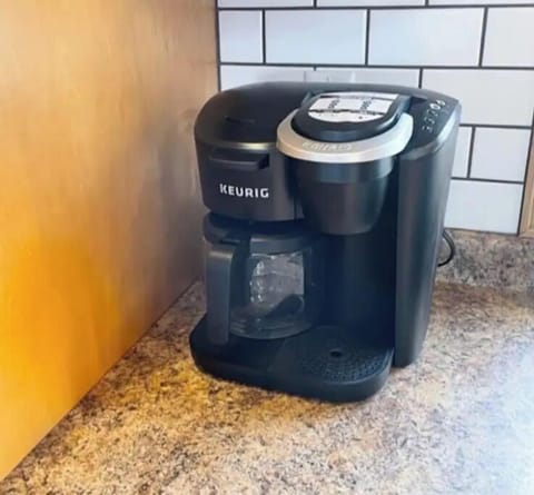 Coffee maker - single serve or pot