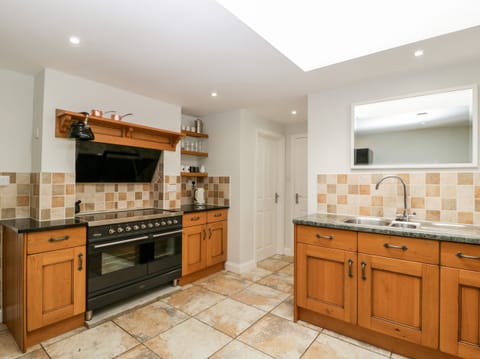 Fridge, dishwasher, electric kettle, toaster