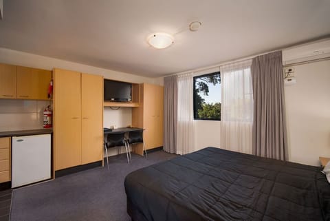 Studio | Desk, iron/ironing board, free WiFi, bed sheets