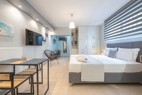 City Double Room | Individually decorated, individually furnished, desk, laptop workspace