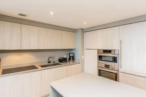 720d6e36 f77e 4e38 934f afde1c81e145