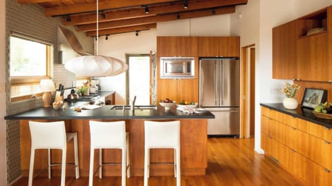 House (3 Bedrooms) | Private kitchen | Fridge, microwave, oven, stovetop