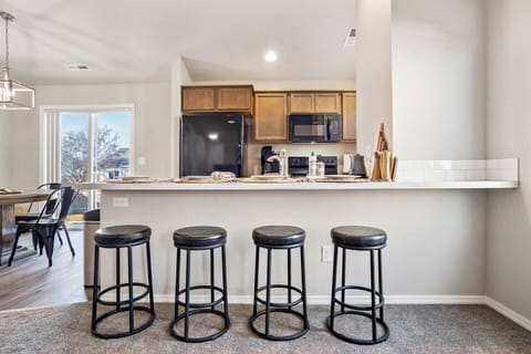 Eat at the bar or at the table with family, plenty of space to enjoy meals with loved ones.