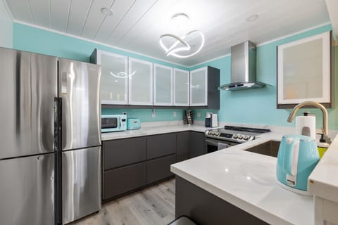 A Chef’s Delight – Elegant & Fully Equipped Kitchen