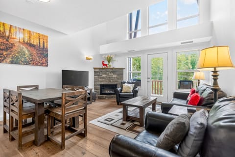 Open Concept l Gorgeous Hardwood Floors 