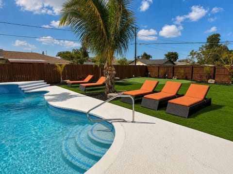 Back Yard - Pool