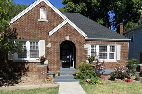 1920 FullY Updated Bungalow just west of campus