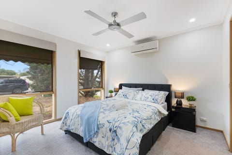 Bedroom 1- Queen size 