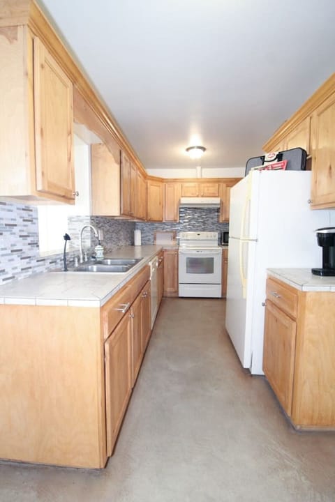 Well-equipped, fully stocked kitchen