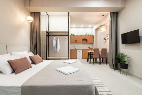 Design Studio | Blackout drapes, iron/ironing board, free WiFi