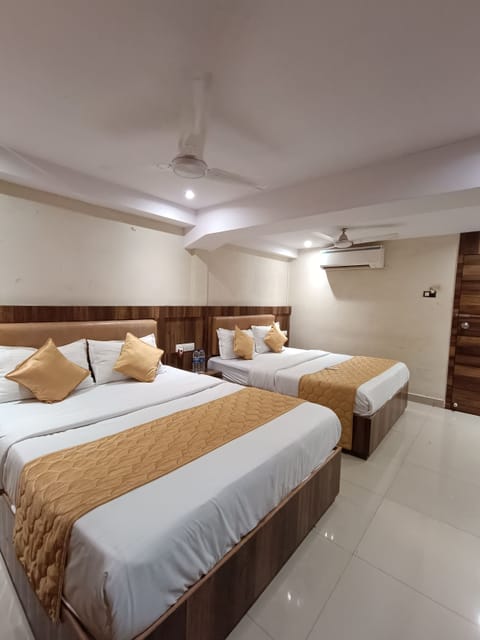 Deluxe Quadruple Room | Free WiFi, bed sheets