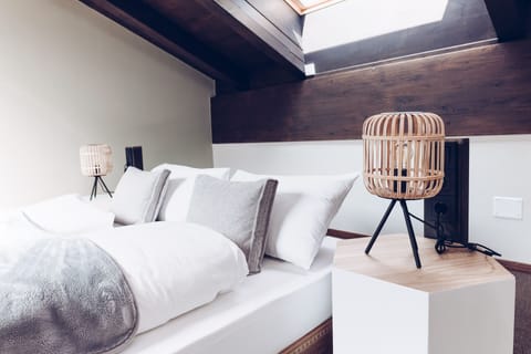 XL BOTANGO Maisonette | Minibar, in-room safe, desk, laptop workspace