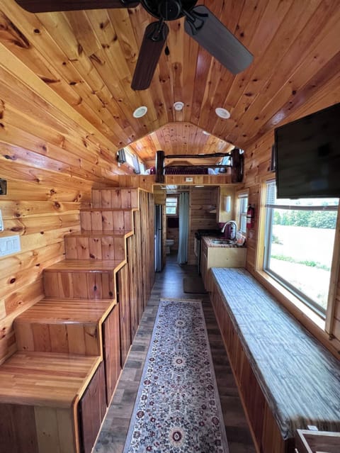 190 square feet of coziness!