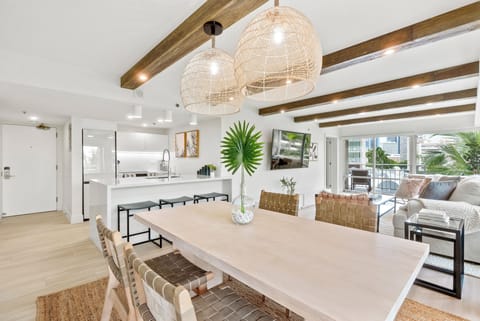 Full Kitchen, Dining Table, AC, Living Room, Smart TV, and Balco