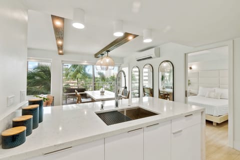 Full Kitchen with Oven, Cooktop, Refrigerator, Dishwasher, Coffe