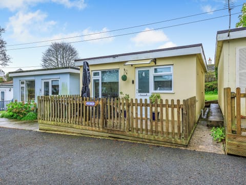 Exterior | Arthurs Den, Brixham