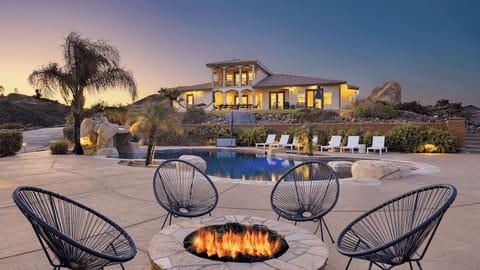 Villa (6 Bedrooms) | Front of property