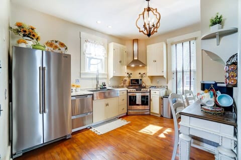 A fully equipped kitchen with everything you would need to feel at home.