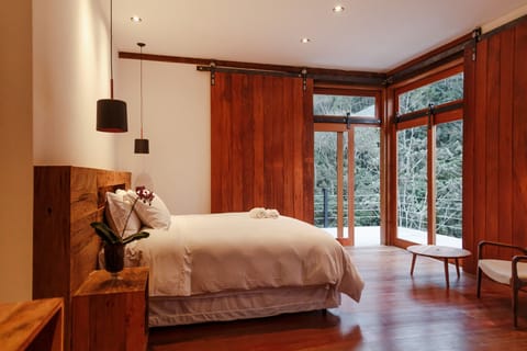 Cascata Sede Bela Vista | Premium bedding, down comforters, pillowtop beds, individually decorated