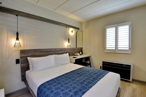 Desk, blackout drapes, iron/ironing board, free WiFi