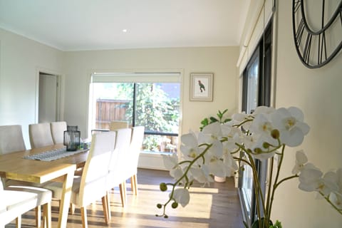 Comfort House | In-room dining